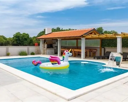 Villa Attractive