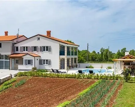 Attractive Villa Pula