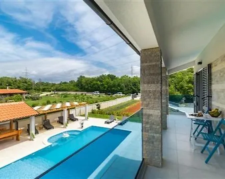 Attractive Vila Pula