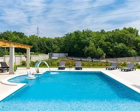 Villa Attractive Pula