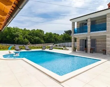Attractive Vila Pula