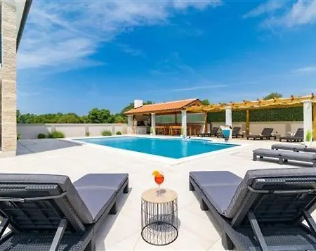 Attractive Villa Pula