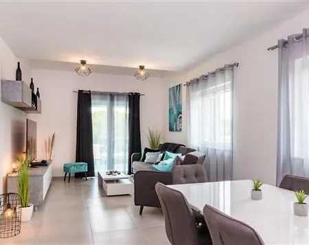 Attractive Vila Pula
