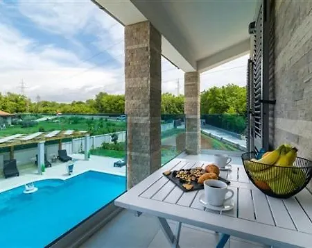 Villa Attractive Pula